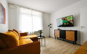 Ferienwohnungen am Theater - modern, zentral und ruhig mit Küche, Waschtrockner, Netflix, Wlan und Parkplatz- 2 Zimmer, 52 qm